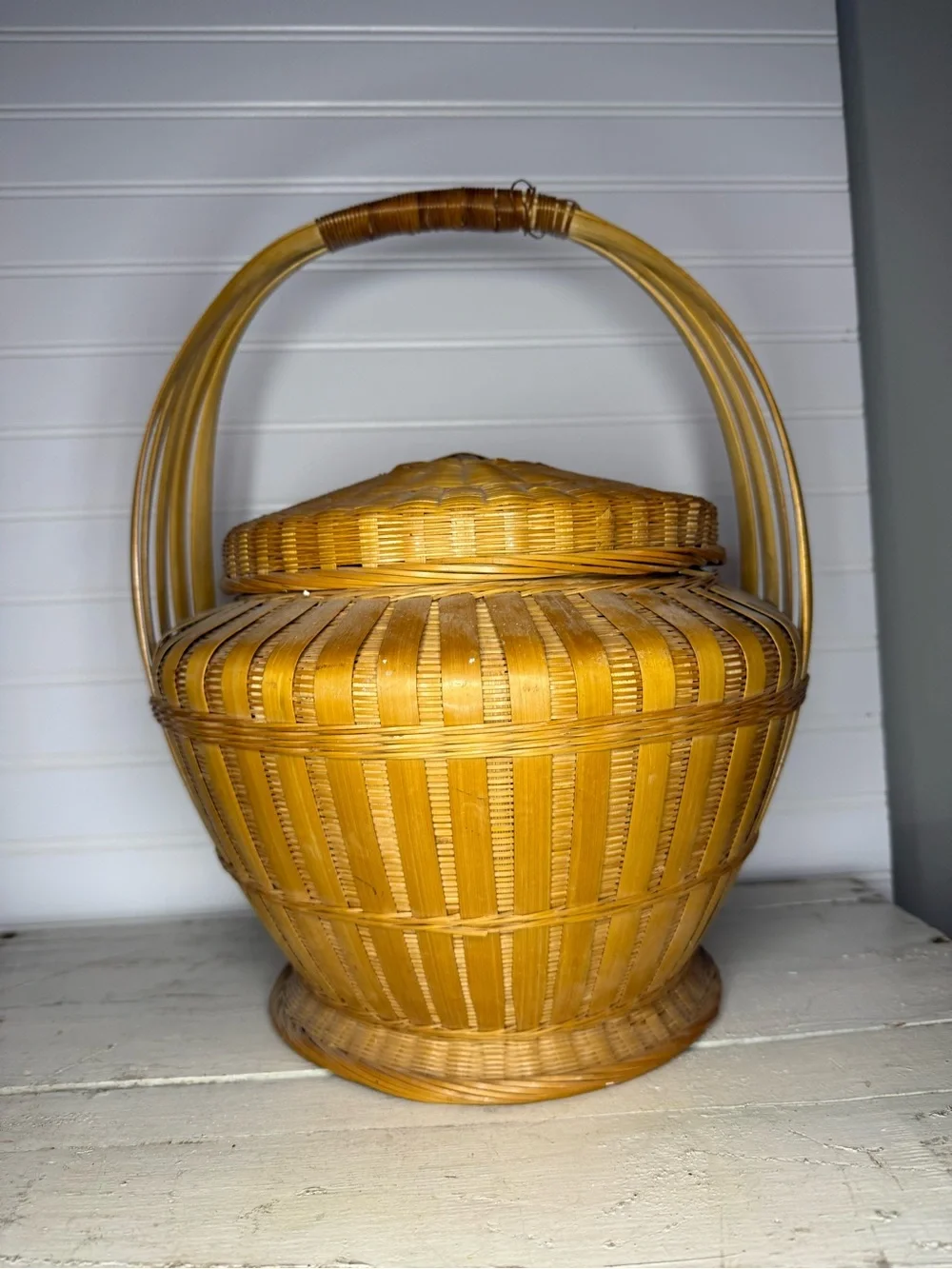 Vintage Bamboo Hand Woven Round Rice Market Tea Basket w Lid